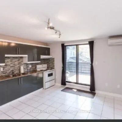 714R, Dufferin, Little Portugal, Toronto