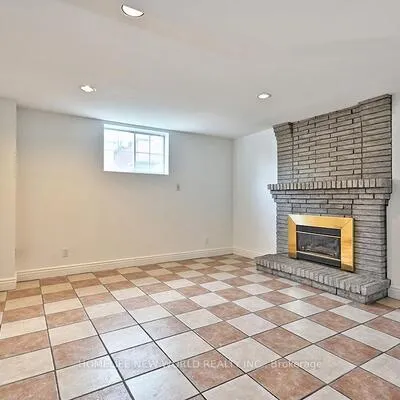 298,&nbsp;Mckee, Willowdale East, Toronto