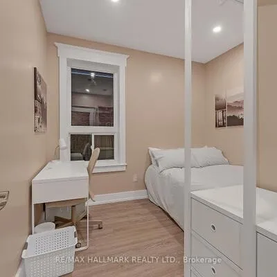 216,&nbsp;Seaton, Moss Park, Toronto