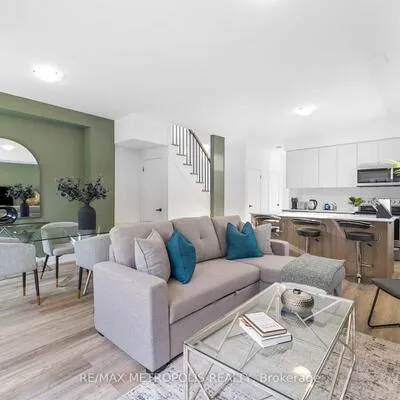 447,&nbsp;Lansdowne, Dufferin Grove, Toronto