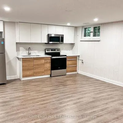 210,&nbsp;Mckee, Willowdale East, Toronto