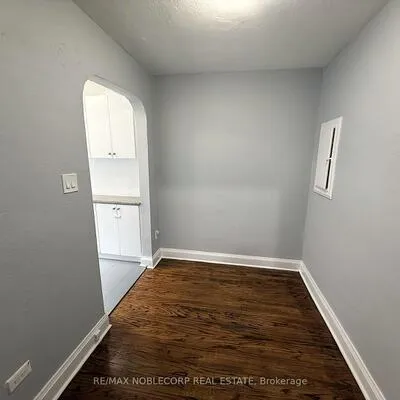 1377, Bayview, Leaside, Toronto