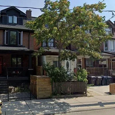 593,&nbsp;Bathurst, University, Toronto