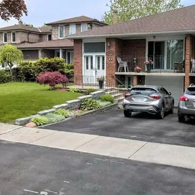 23,&nbsp;St. Paschal, Newtonbrook West, Toronto