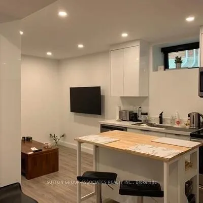 222,&nbsp;Wychwood, Humewood-Cedarvale, Toronto