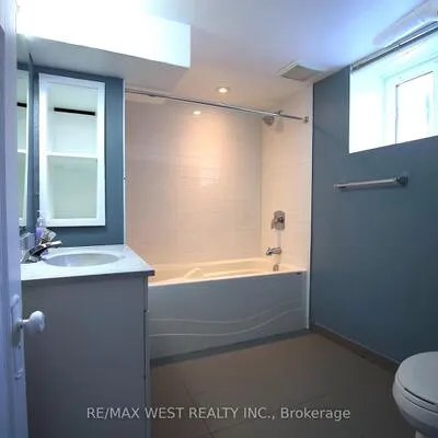 32,&nbsp;Beatrice, Trinity-Bellwoods, Toronto
