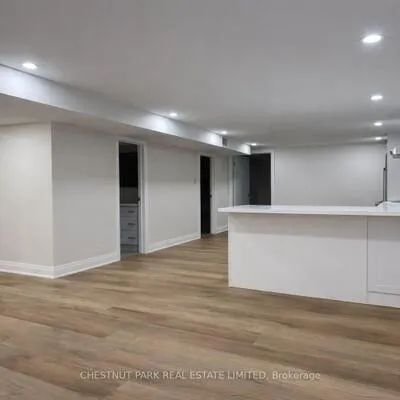607,&nbsp;Huron, Annex, Toronto