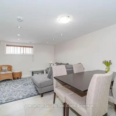1,&nbsp;Norcross, Clanton Park, Toronto