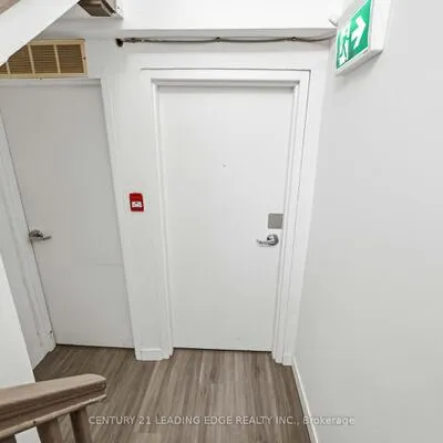 1A,&nbsp;Leonard, Kensington-Chinatown, Toronto