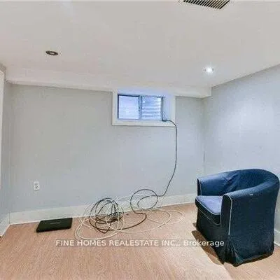390,&nbsp;oakwood, Oakwood Village, Toronto