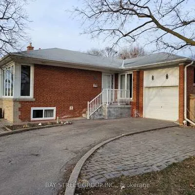 110,&nbsp;Acton, Bathurst Manor, Toronto