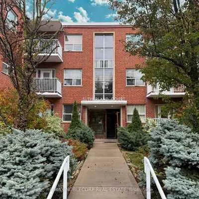 1315, Bayview, Leaside, Toronto