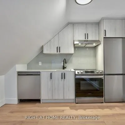 50A,&nbsp;Lanark, Oakwood Village, Toronto