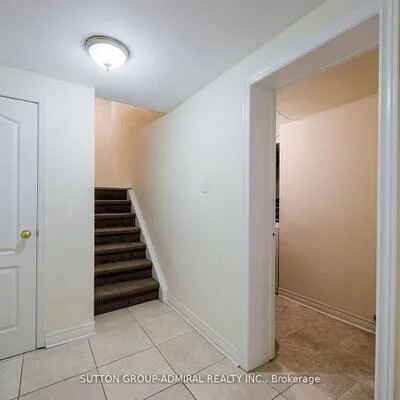52,&nbsp;Farrell, Willowdale West, Toronto