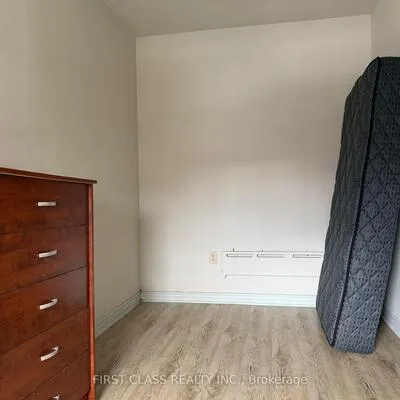 366, Lippincott, University, Toronto