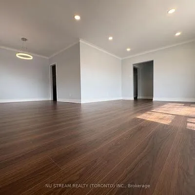 156, Combe, Bathurst Manor, Toronto