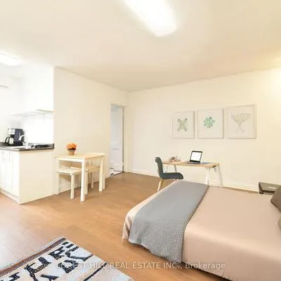 280,&nbsp;Eglinton, Yonge-Eglinton, Toronto