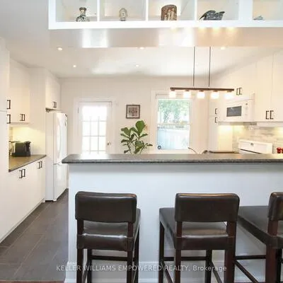 51,&nbsp;Rawlinson, Mount Pleasant East, Toronto