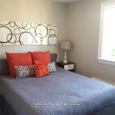 3,&nbsp;Lanark, Oakwood Village, Toronto