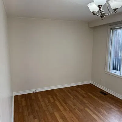 258,&nbsp;Maxwell, Bathurst Manor, Toronto