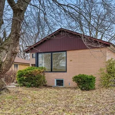 135,&nbsp;Waterloo, Bathurst Manor, Toronto