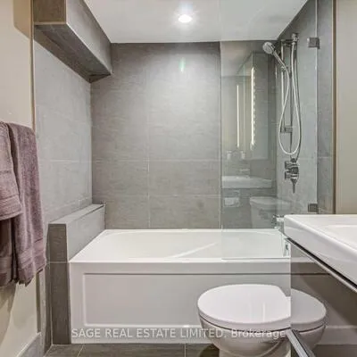 671,&nbsp;Dufferin, Little Portugal, Toronto