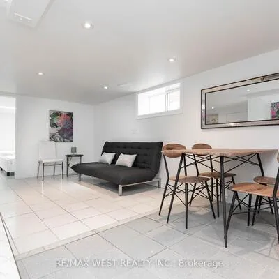1166,&nbsp;Ossington, Wychwood, Toronto