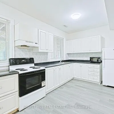 61,&nbsp;Fairchild, Newtonbrook West, Toronto