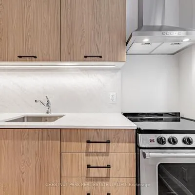 2528,&nbsp;Yonge, Yonge-Eglinton, Toronto