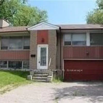 579,&nbsp;Sheppard, Bayview Village, Toronto