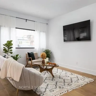 918,&nbsp;Manning, Annex, Toronto
