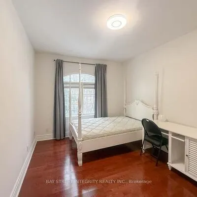 275,&nbsp;Estelle, Willowdale East, Toronto