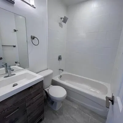 409,&nbsp;College, Palmerston-Little Italy, Toronto