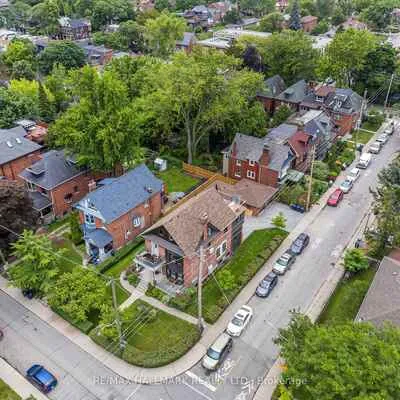 202,&nbsp;Rusholme, Dufferin Grove, Toronto