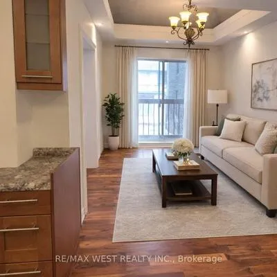 237,&nbsp;Vaughan, Oakwood Village, Toronto