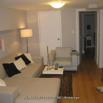 237,&nbsp;Vaughan, Oakwood Village, Toronto