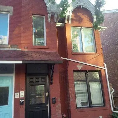 210,&nbsp;McCaul, University, Toronto