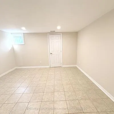 98,&nbsp;Newton, Newtonbrook East, Toronto