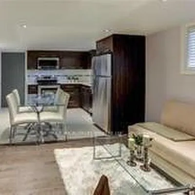 32,&nbsp;College View, Yonge-Eglinton, Toronto