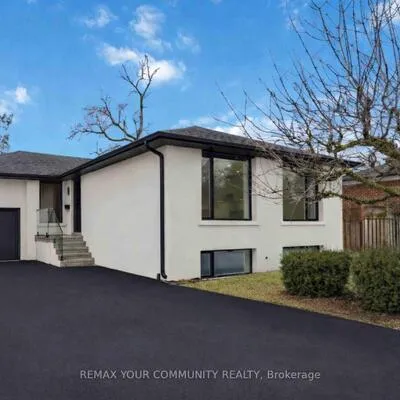 55,&nbsp;Cocksfield, Bathurst Manor, Toronto