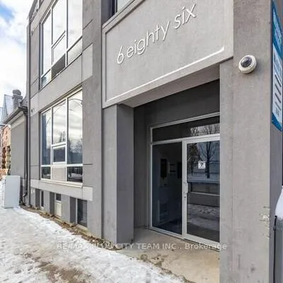686,&nbsp;Bathurst, Palmerston-Little Italy, Toronto