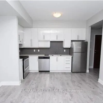 686,&nbsp;Bathurst, Palmerston-Little Italy, Toronto