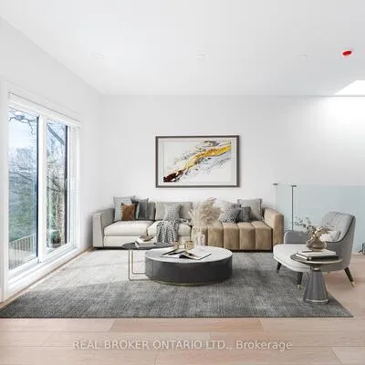 21,&nbsp;Farnham, Yonge-St. Clair, Toronto