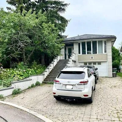 4,&nbsp;Hyfan, Bathurst Manor, Toronto
