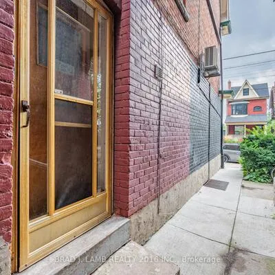 984,&nbsp;Dundas, Trinity-Bellwoods, Toronto