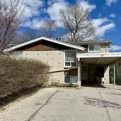17,&nbsp;Regatta, Newtonbrook West, Toronto