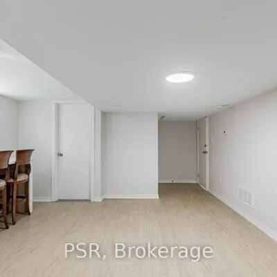 41,&nbsp;Fairholme, Englemount-Lawrence, Toronto