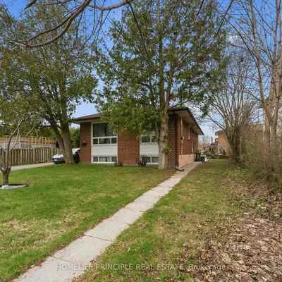 116,&nbsp;Shaftesbury, Bathurst Manor, Toronto
