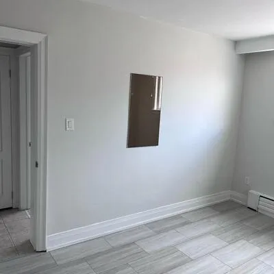 246,&nbsp;Pannahill, Bathurst Manor, Toronto