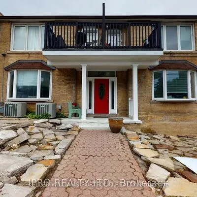 546,&nbsp;Eglinton, Mount Pleasant East, Toronto